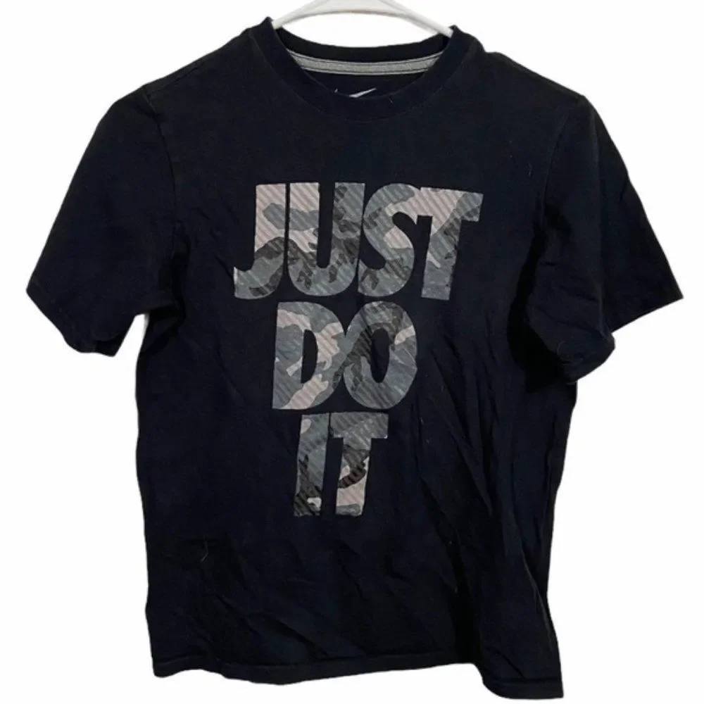 Nike Camo Graphic Short Sleeve Athletic T-Shirt